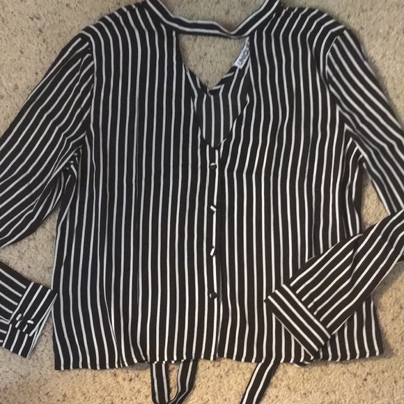 Unique 21 Bow Back Shirt - Picture 4 of 6